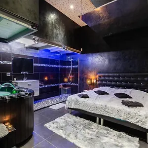 Les Suites Du Vieux-port Love hôtel